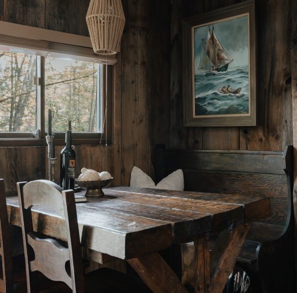 clay-banks-Uoh1UV2cAEs-unsplash